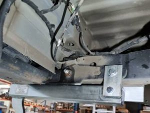 CATE Adapter für VW Amarok am Hecklastenträger zur fahrzeugspezifischen Montage beim Motorradtransport