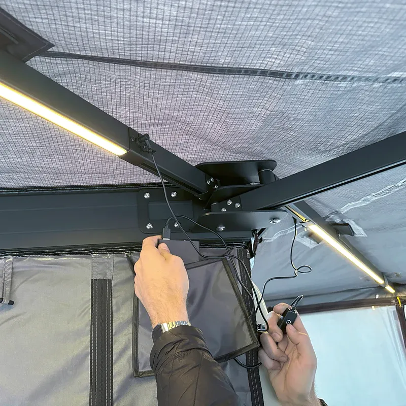 Horntools Markise Horizon 270 Grad mit integrierter LED Beleuchtung Innenansicht Camping Overlanding Markise Beleuchtung