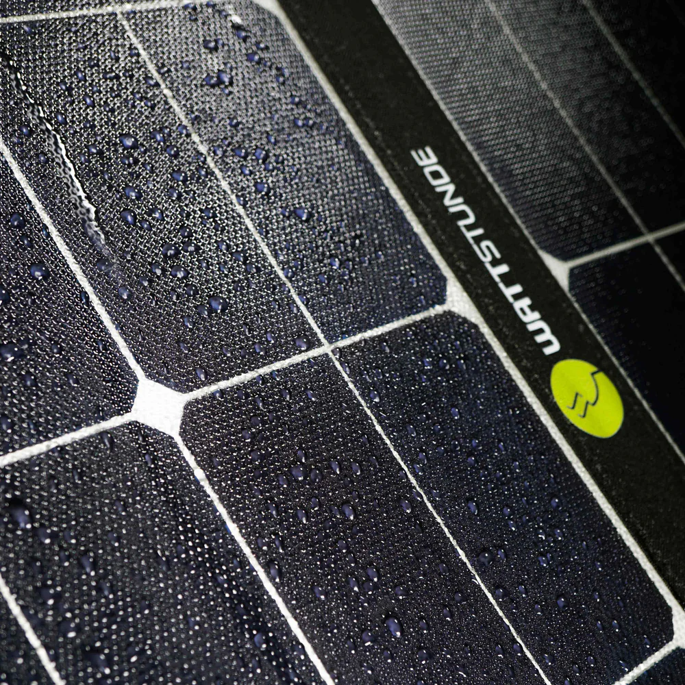 WATTSTUNDE SOLA Ease 200Wp SunFolder ETFE Oberfläche Detailaufnahme Solarzellen wasserabweisend